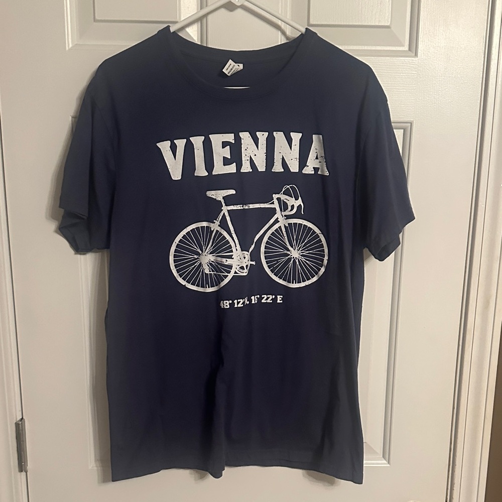Vienna Austria Navy Graphic T-Shirt European sized - Picture 1 of 1